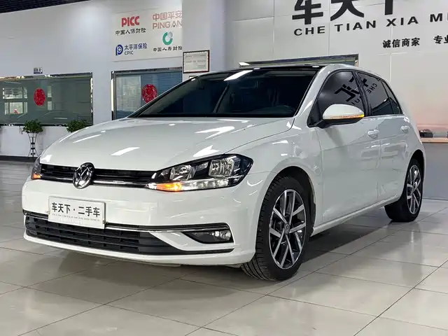 VOLKSWAGEN GOLF