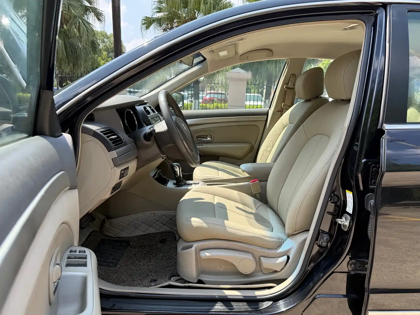 Dongfeng Aeolus Dongfeng Fengshen A60 2014 2014 1.6L Automatic Luxury