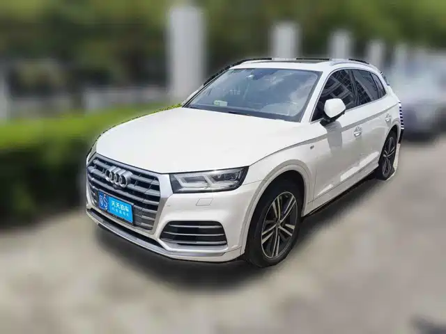 Audi Q5L 2020 Facelift 40 TFSI Honor Fashion — фото 1
