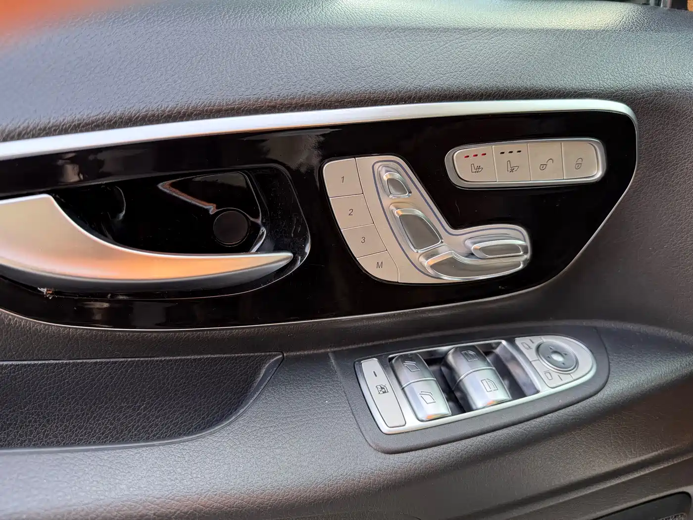 Mercedes-Benz Vito 2023 2.0T Business 7-Seater фото 11