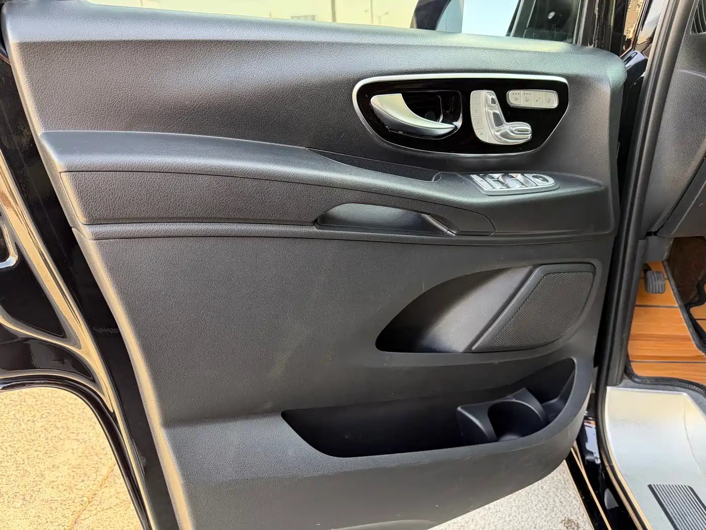Mercedes-Benz Vito 2023 2.0T Business 7-Seater фото 10