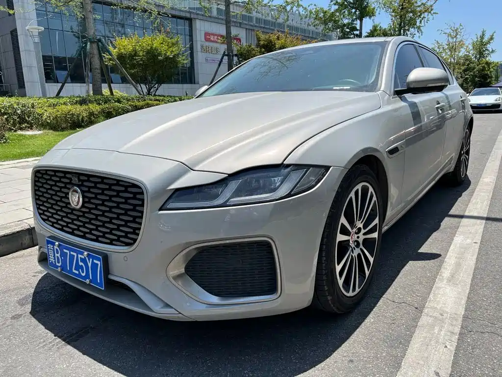 Photo 1 - Jaguar XFL