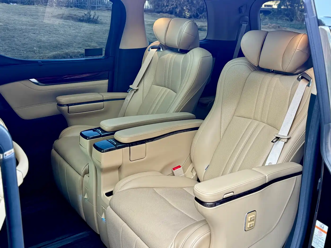 Toyota Alphard 2015 3.5L Luxury Edition фото 12