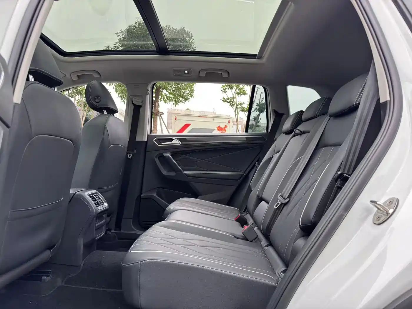 Volkswagen Tiguan L 2025 Model 300TSI Auto 2WD Dragon Edition фото 10