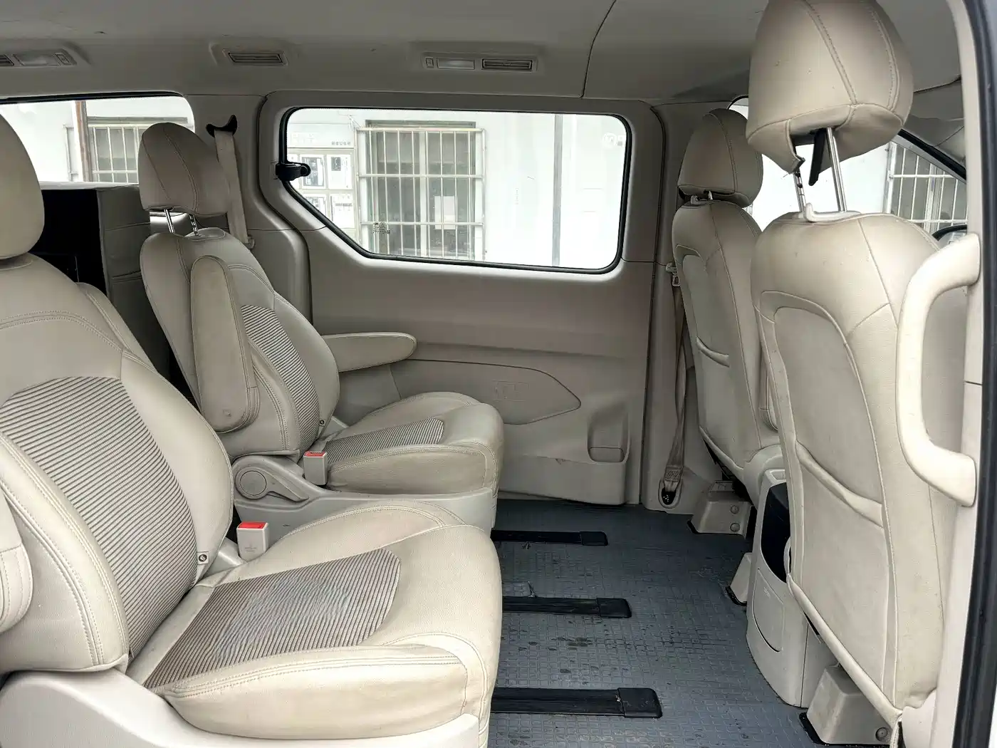 SAIC Maxus Maxus G10 2016 2.0T Automatic Executive Edition фото 13