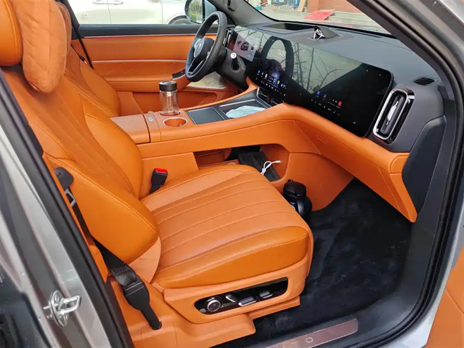 AITO Wenjie AITO M8 2025 Range Extender Max+ Edition 53.4kWh 5-seater фото 8