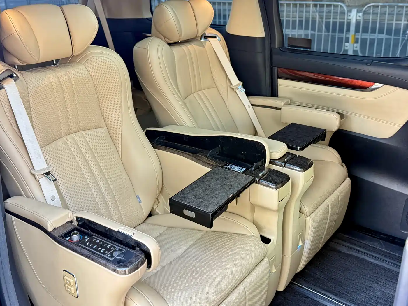 Toyota Alphard 2015 3.5L Luxury Edition фото 14