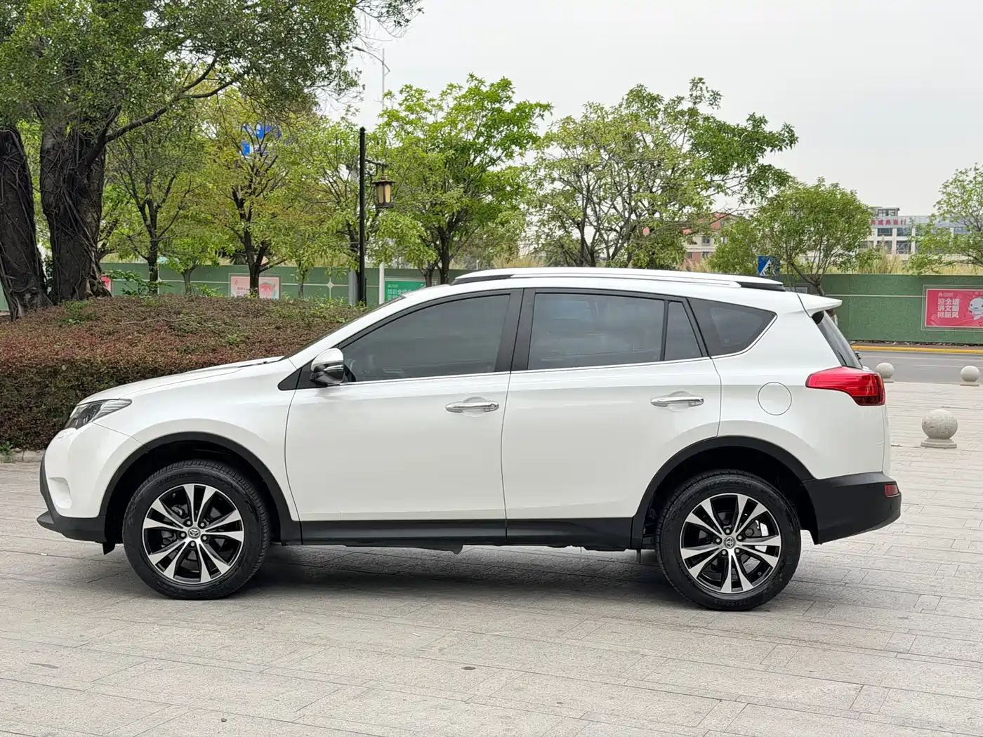 Toyota RAV4 Rongfang 2015 2.5L Automatic 4WD Elite Edition фото 16