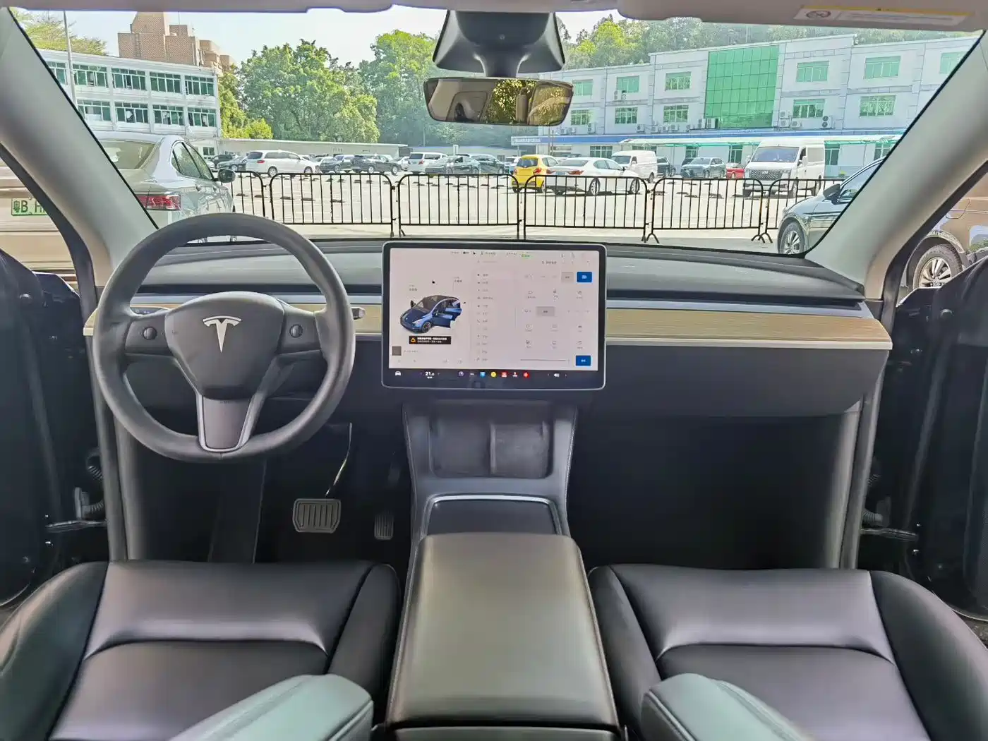TESLA MODEL Y