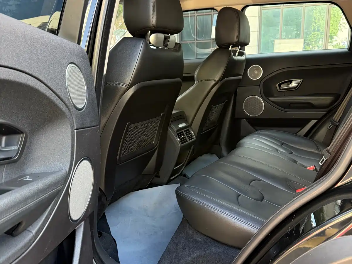 Land Rover Range Rover Evoque 2015 2.0T 5-Door Intelligent Edition фото 9
