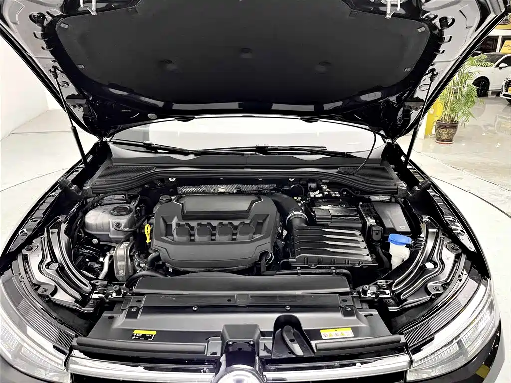 Volkswagen Passat 2025 Pro 380TSI Dragon Fortune Edition фото 16