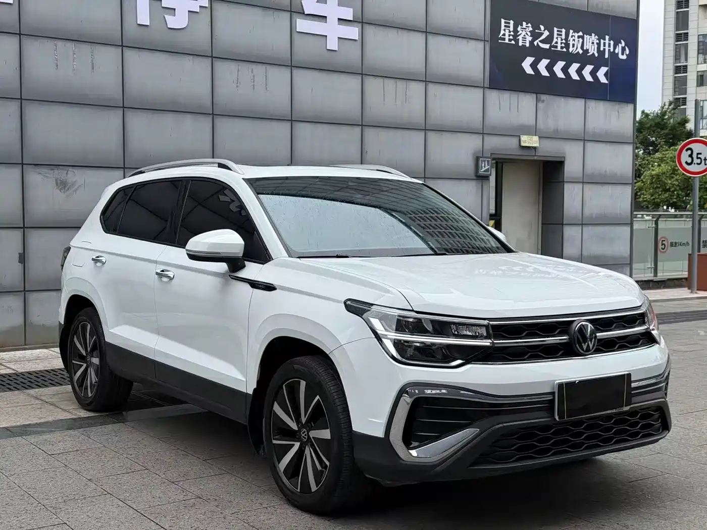 Volkswagen Tharu 2024 300TSI 2WD Bright Moon Edition фото 3