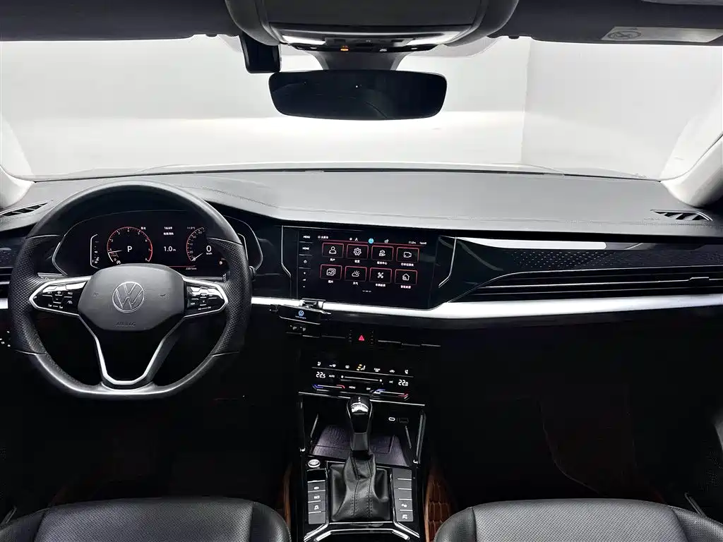 Volkswagen Passat 2023 330TSI Luxury Edition фото 11