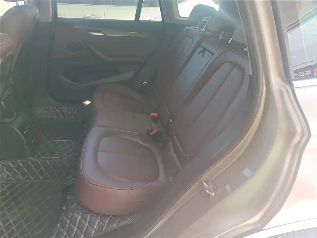BMW X1 2019 sDrive18Li Premium Model фото 16