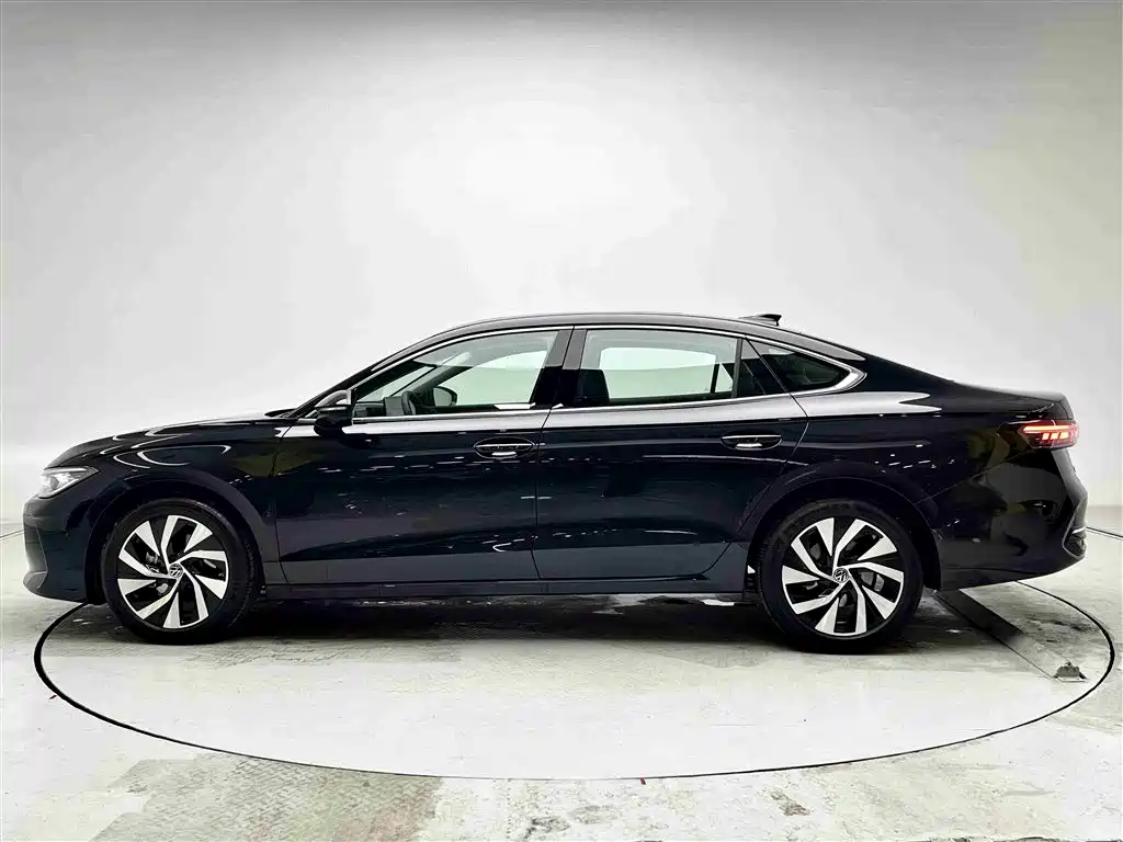 Volkswagen Passat 2025 Pro 380TSI Dragon Fortune Edition фото 21
