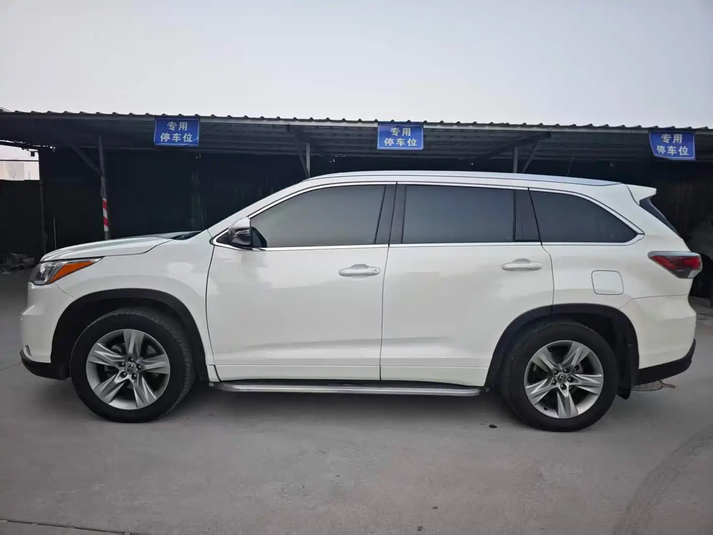 Toyota Highlander 2015 2.0T FWD Luxury Edition 7-seater фото 3