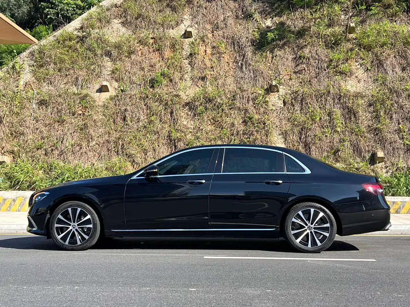 Mercedes-Benz E-Class New Energy 2022 E 350 e L Plug-in Hybrid Sedan фото 7
