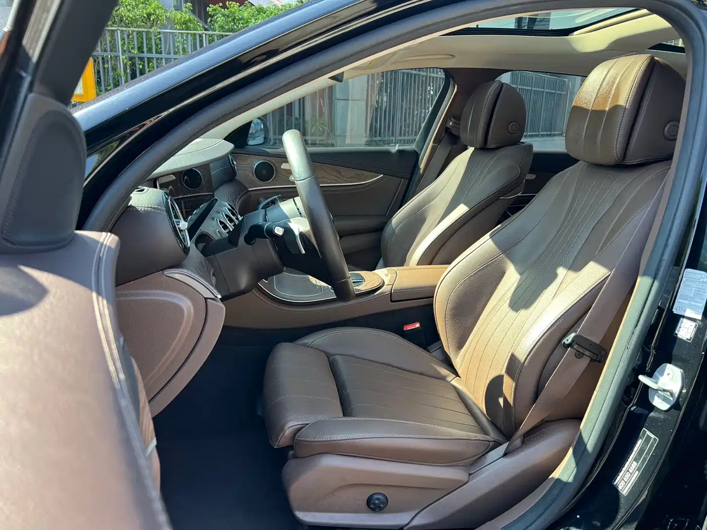 Mercedes-Benz E-Class New Energy 2022 E 350 e L Plug-in Hybrid Sedan фото 9