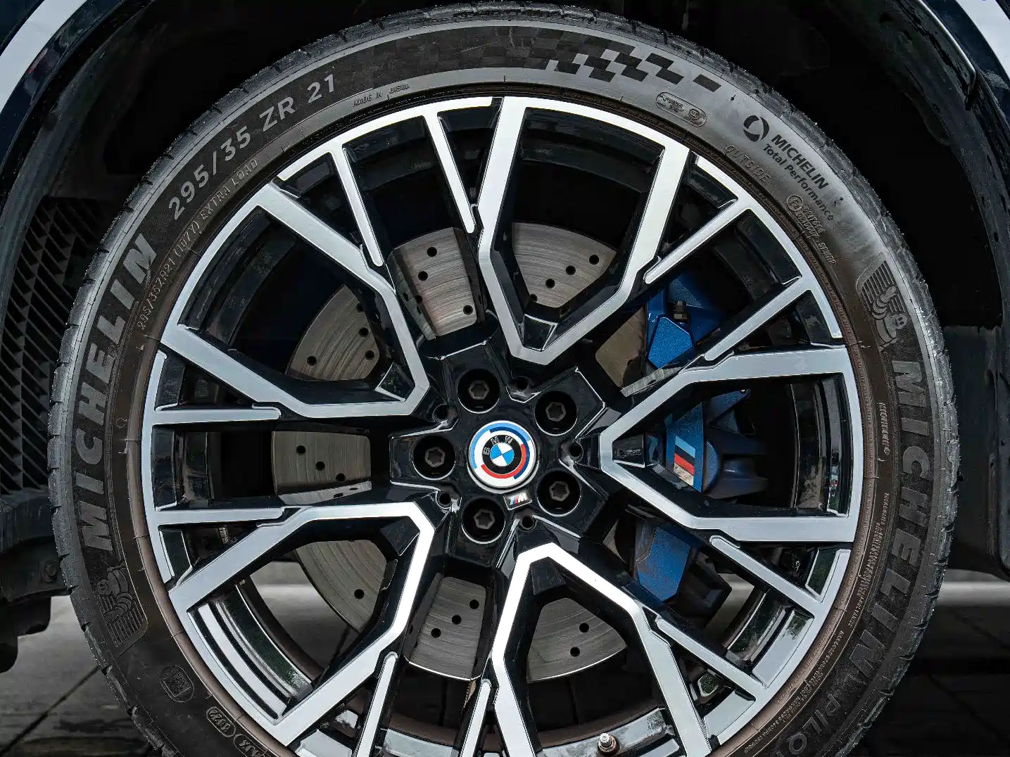 Photo 7 - BMW X5 M