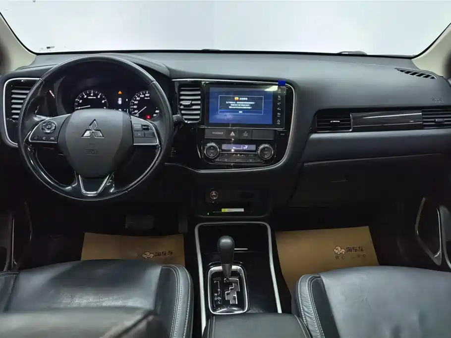 Mitsubishi Outlander 2019 2.0L 2WD Enjoy 7-Seater China VI фото 12