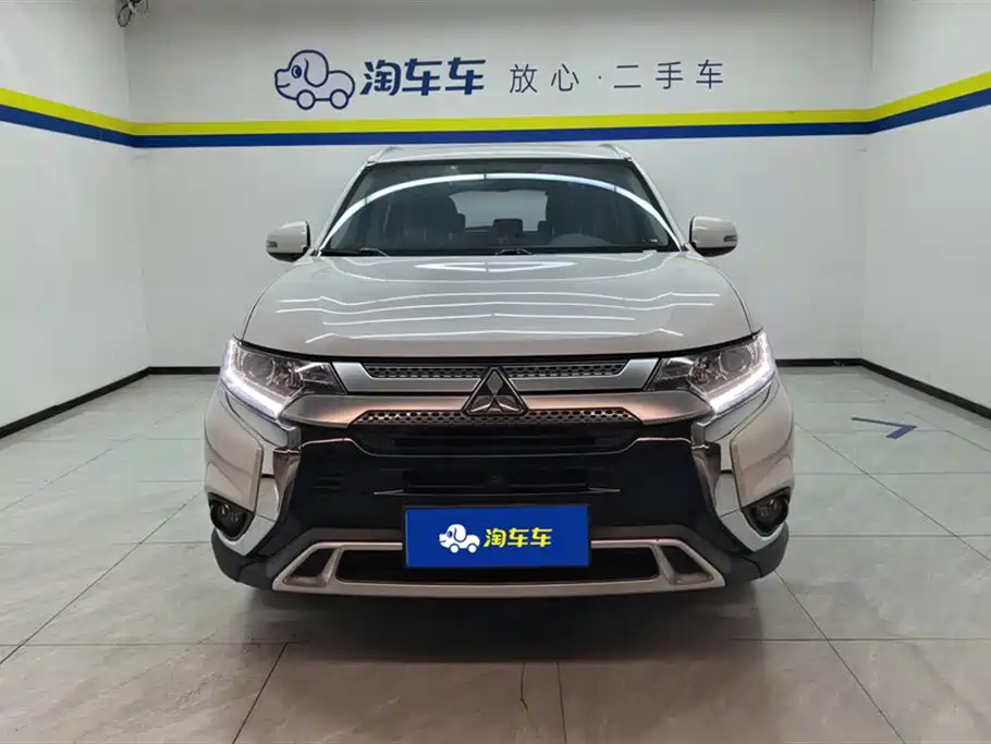 Mitsubishi Outlander 2019 2.0L 2WD Enjoy 7-Seater China VI фото 2