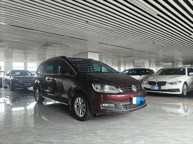 Volkswagen Sharan 2016 380TSI Warm Red Limited Edition — фото 3