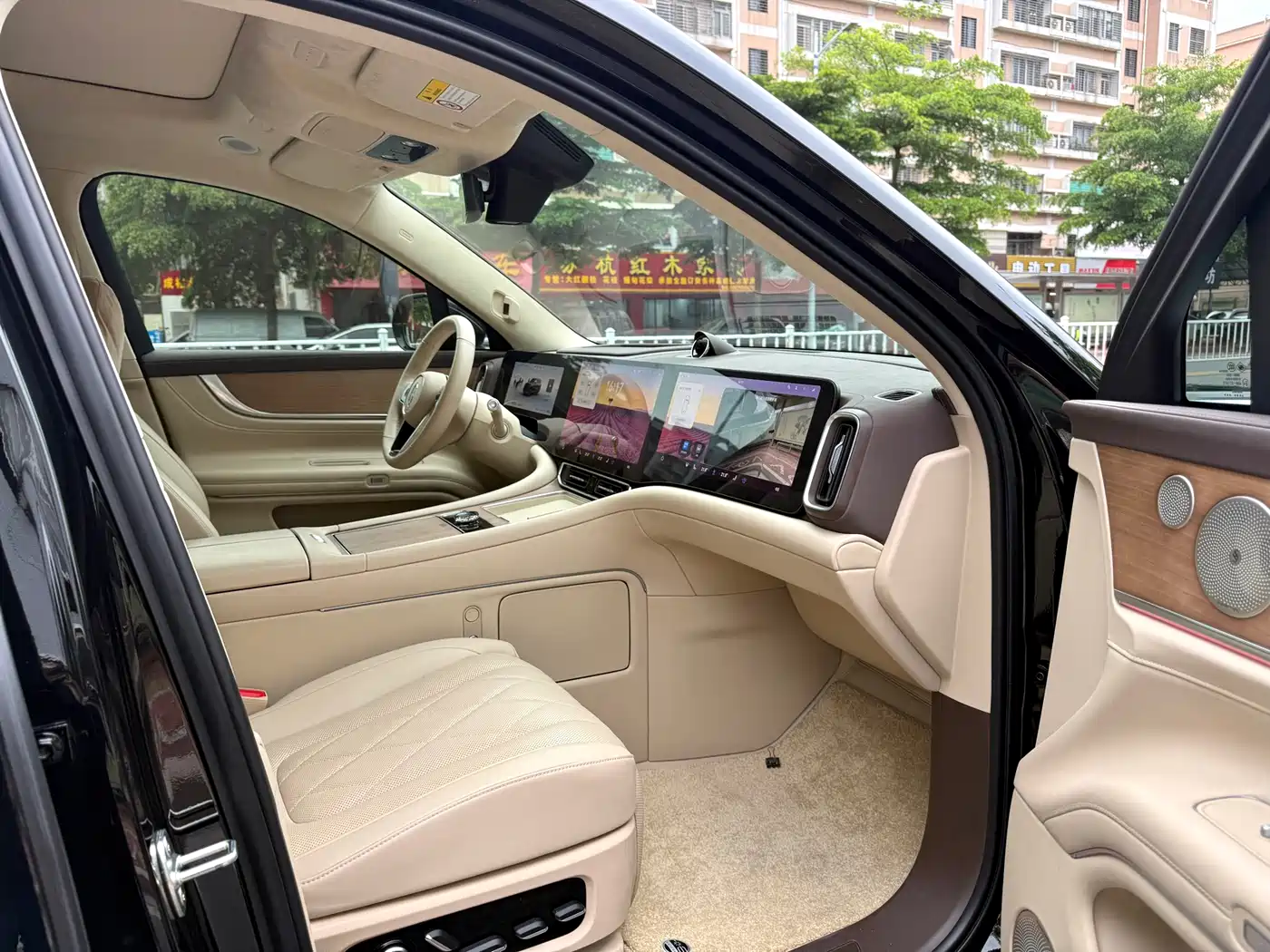 AITO Wenjie AITO M9 2024 Extended Range Ultra 42kWh 6-Seater фото 7