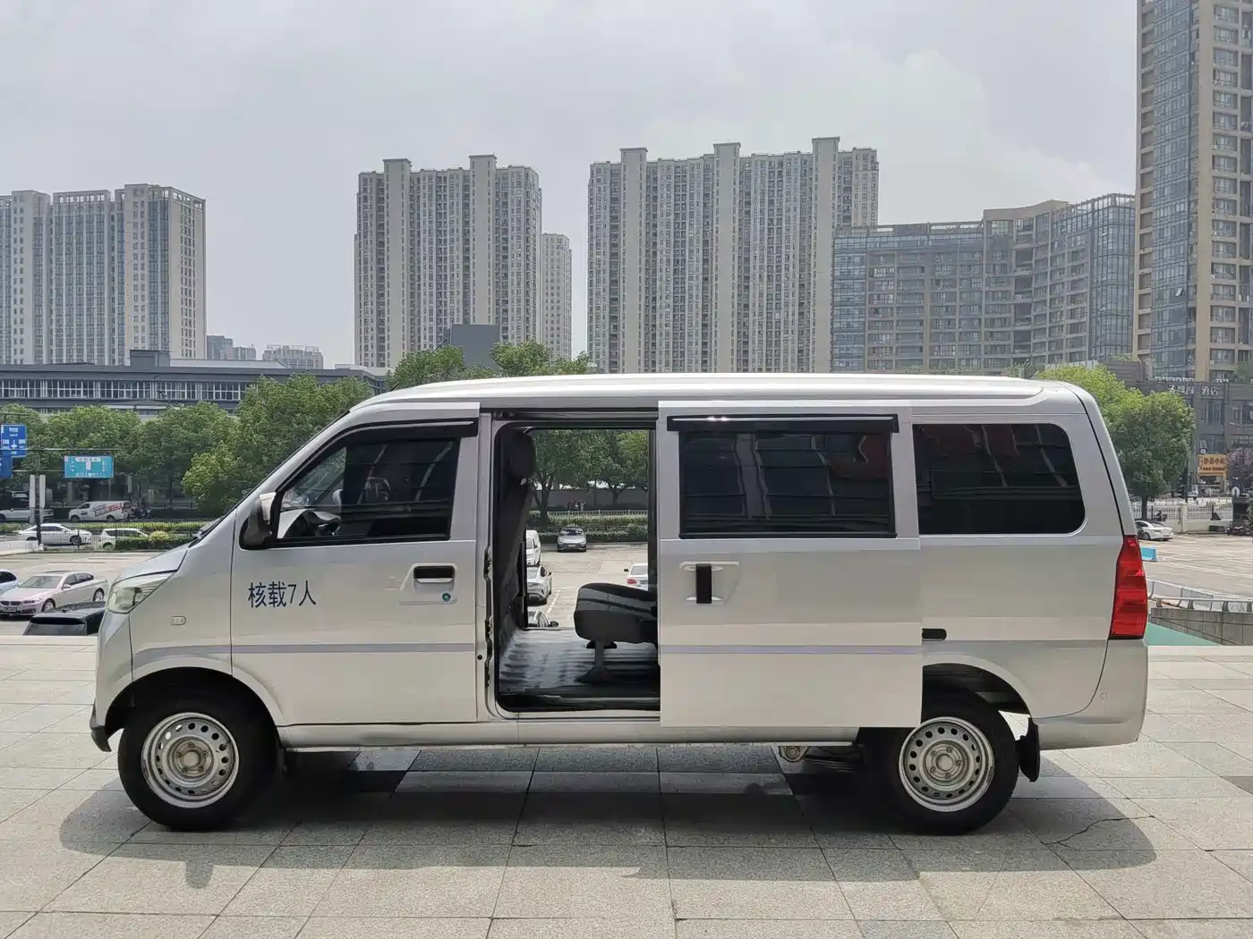 Фото 18 - Lingshi Auto Yufeng EV50