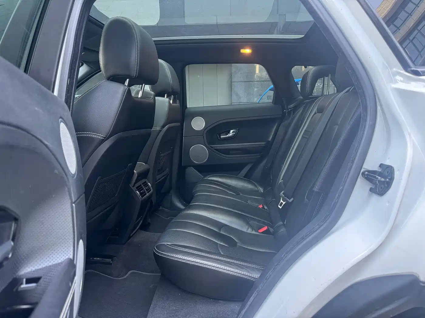 Land Rover Range Rover Evoque (Import) 2013 2.0T 5-door Dynamic Edition фото 11