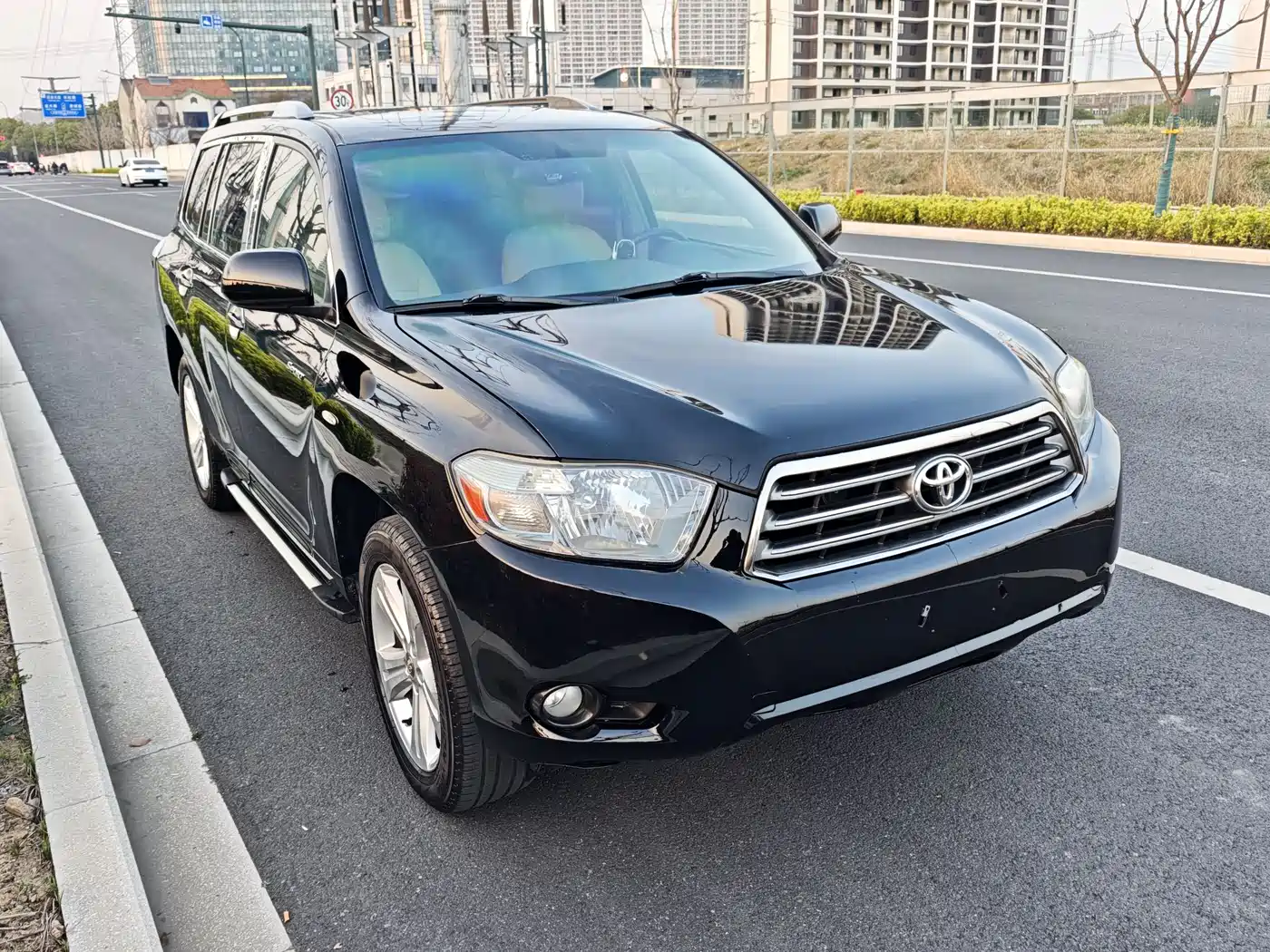 Toyota Highlander 2012 2.7L 2WD 7-Seater Luxury Edition фото 3