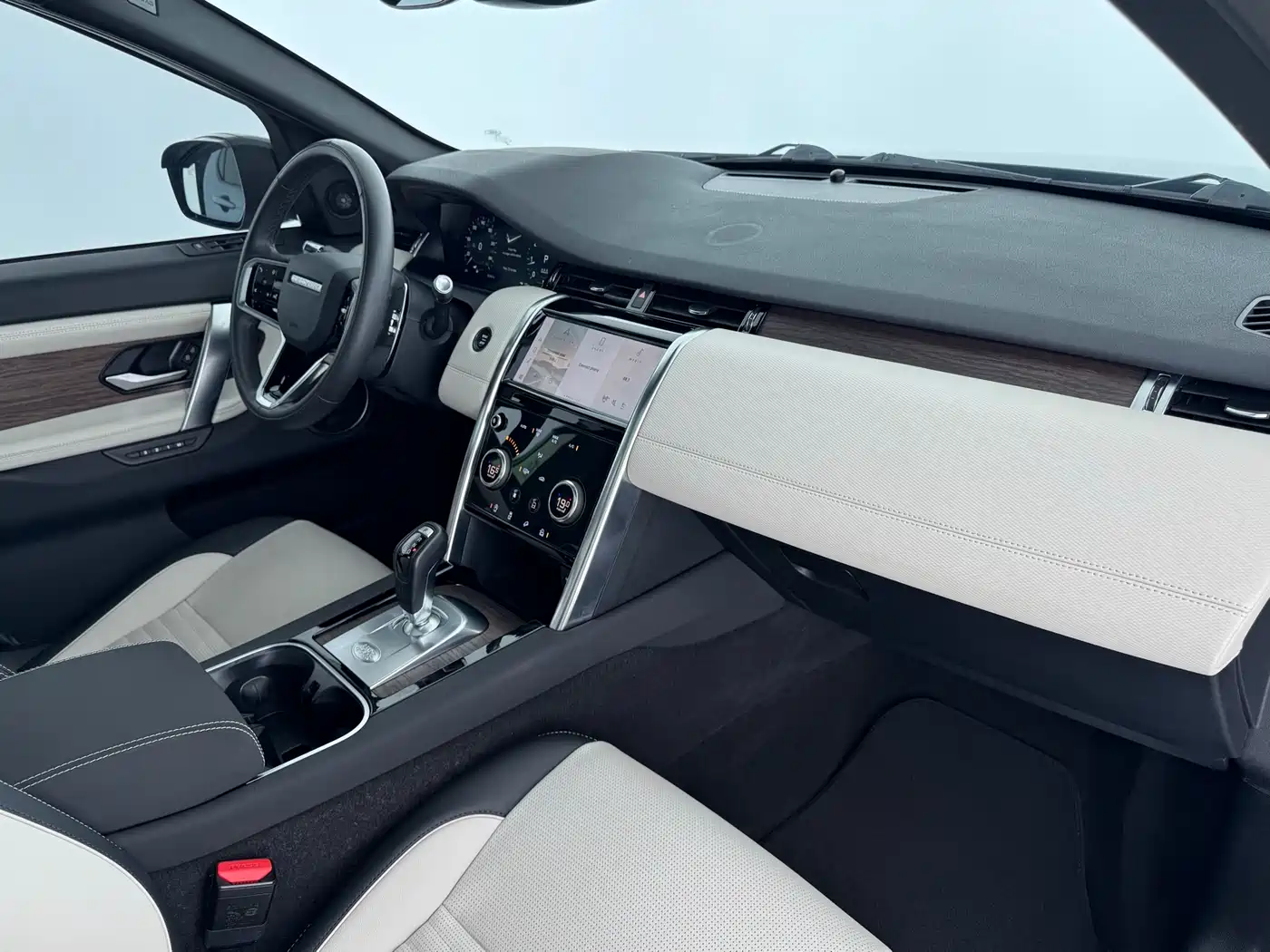 Land Rover Discovery Sport 2022 Model Facelift 249PS R-Dynamic SE Performance Tech Edition 5-seater фото 9