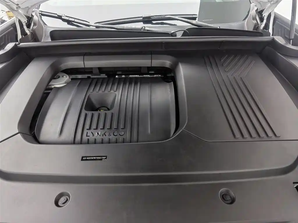 Lynk & Co 09 EM-P 2023 2.0TD EM-P Long Range PM 6-Seater фото 6
