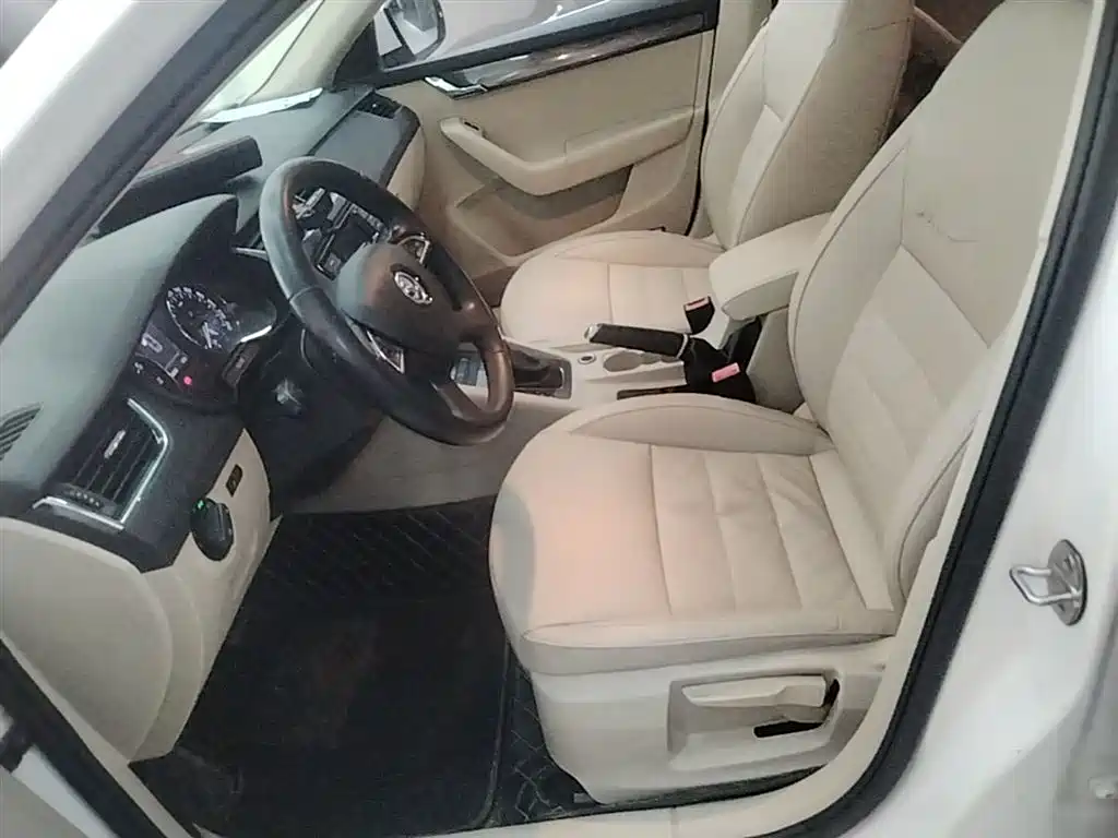 Škoda Octavia 2015 1.6L Automatic逸俊版 фото 15