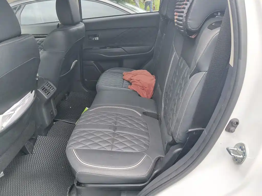 Mitsubishi Outlander 2021 2.4L 4WD Premium Edition 5-seater фото 13