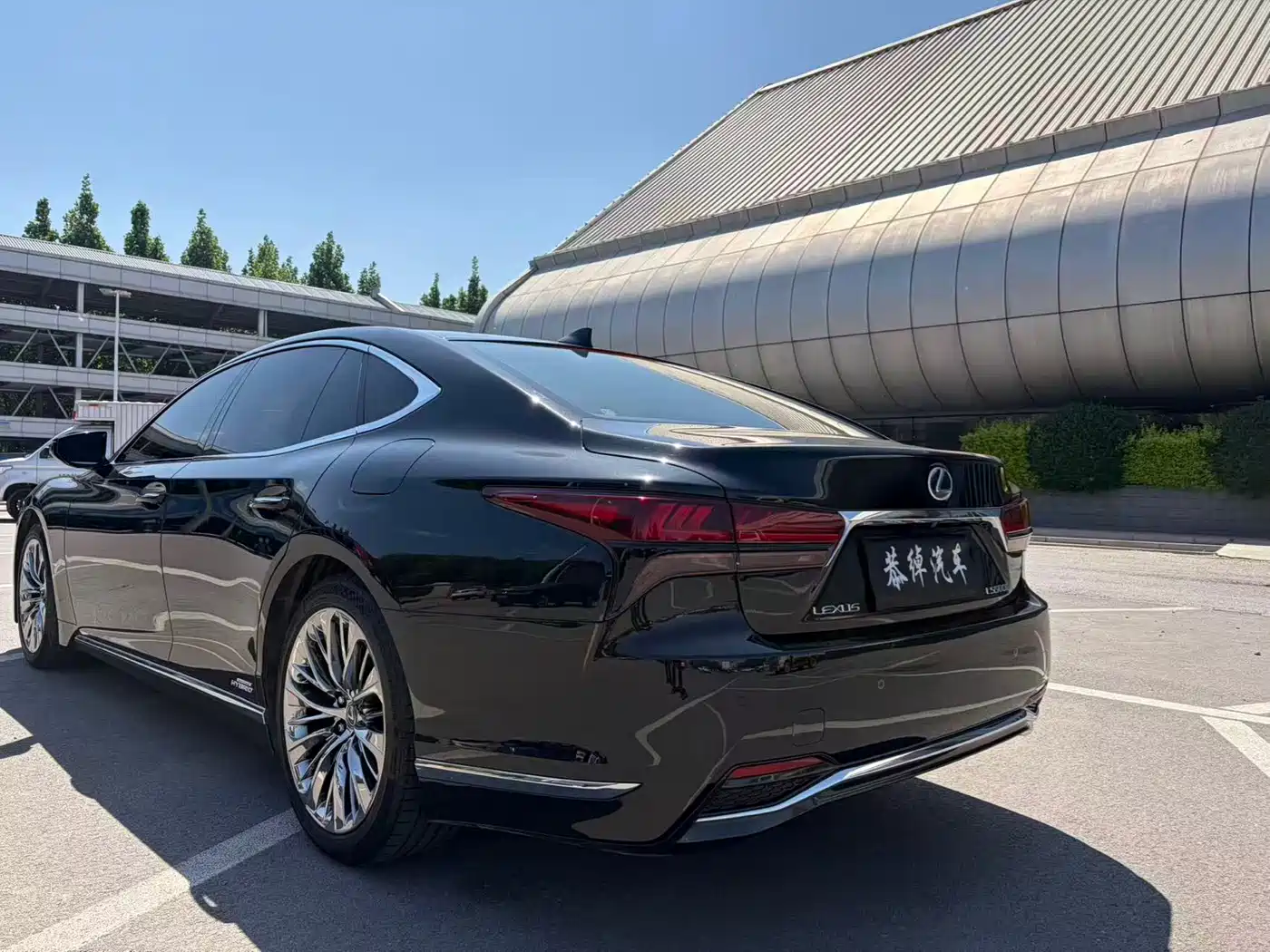 Lexus LS 2018 500h Executive Edition China V фото 7