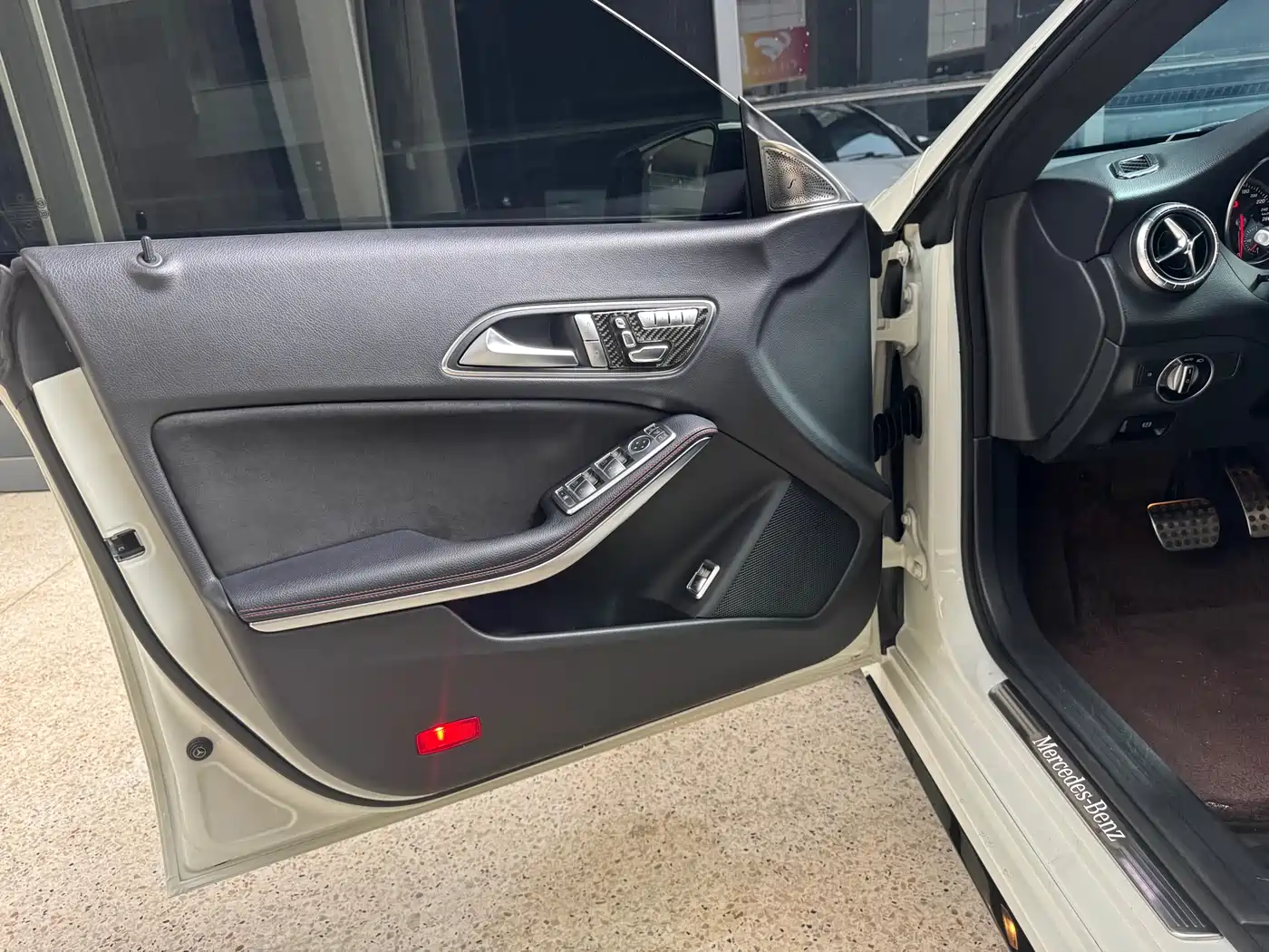 Mercedes-Benz CLA (Import) 2017 Facelift CLA 220 4MATIC фото 38
