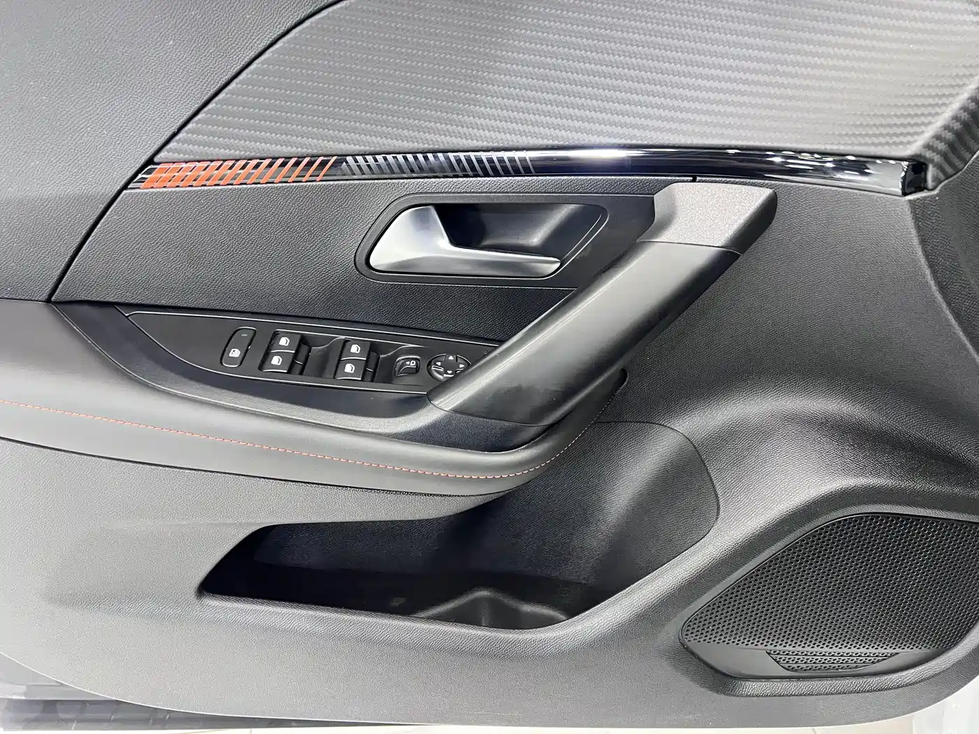 Peugeot 2008 2023 2022 230THP THE ONE