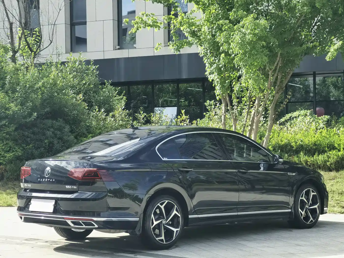 Volkswagen Magotan 2023 Model 2 Million Commemorative Edition 330TSI DSG Luxury фото 5