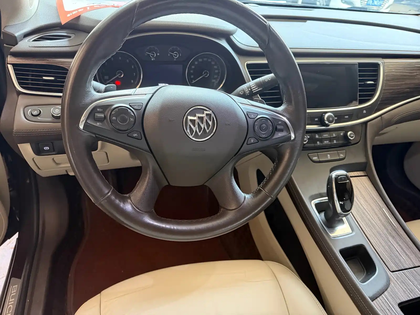 صورة 9 - Buick LaCrosse