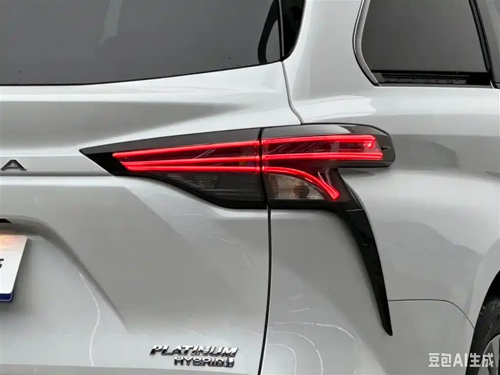 Toyota Sienna 2021 2.5L Hybrid Platinum Edition фото 16