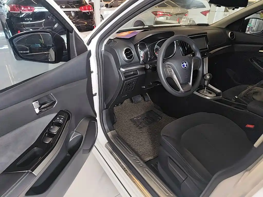 Venucia T70 2016 2016 2.0L CVT Rui Qu Edition