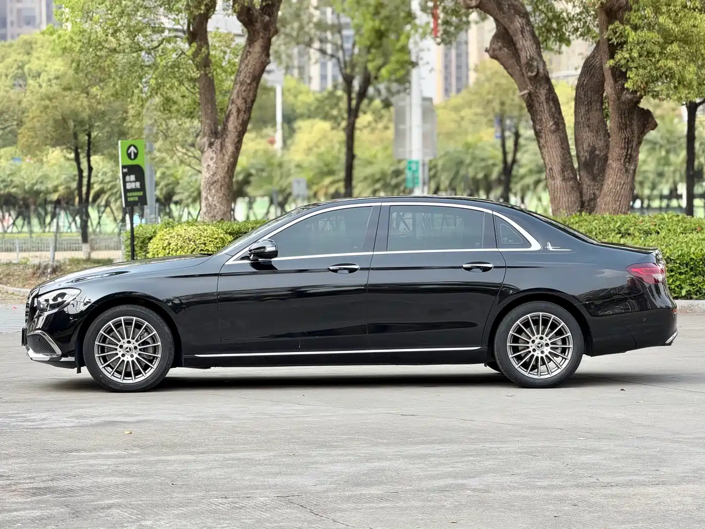 Mercedes-Benz E-Class 2022 E 260 L фото 4