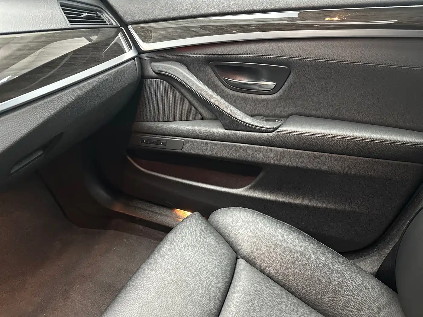 BMW 5 Series 2011 535Li Luxury фото 30