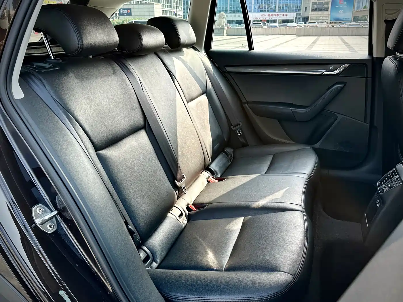 Škoda Octavia 2018 Model Wagon TSI230 DSG Comfort Edition фото 9