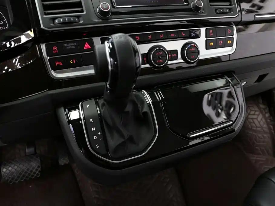 Photo 14 - Volkswagen Multivan