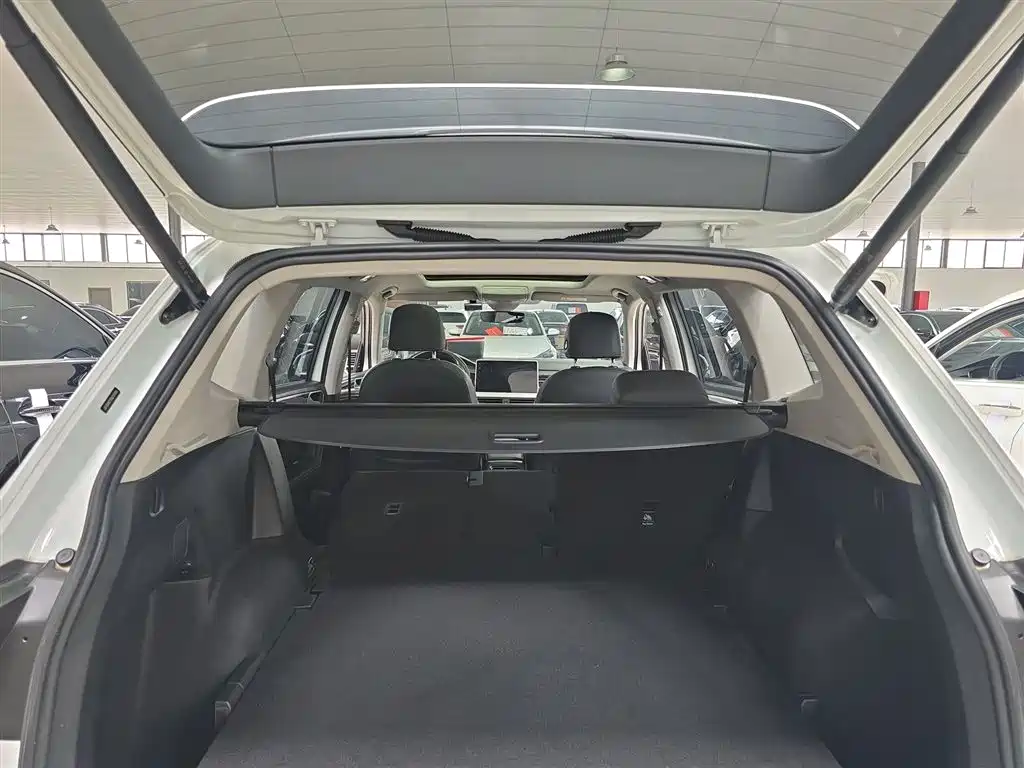Volkswagen Tiguan L 2023 330TSI Auto 2WD R-Line Premium Edition фото 19