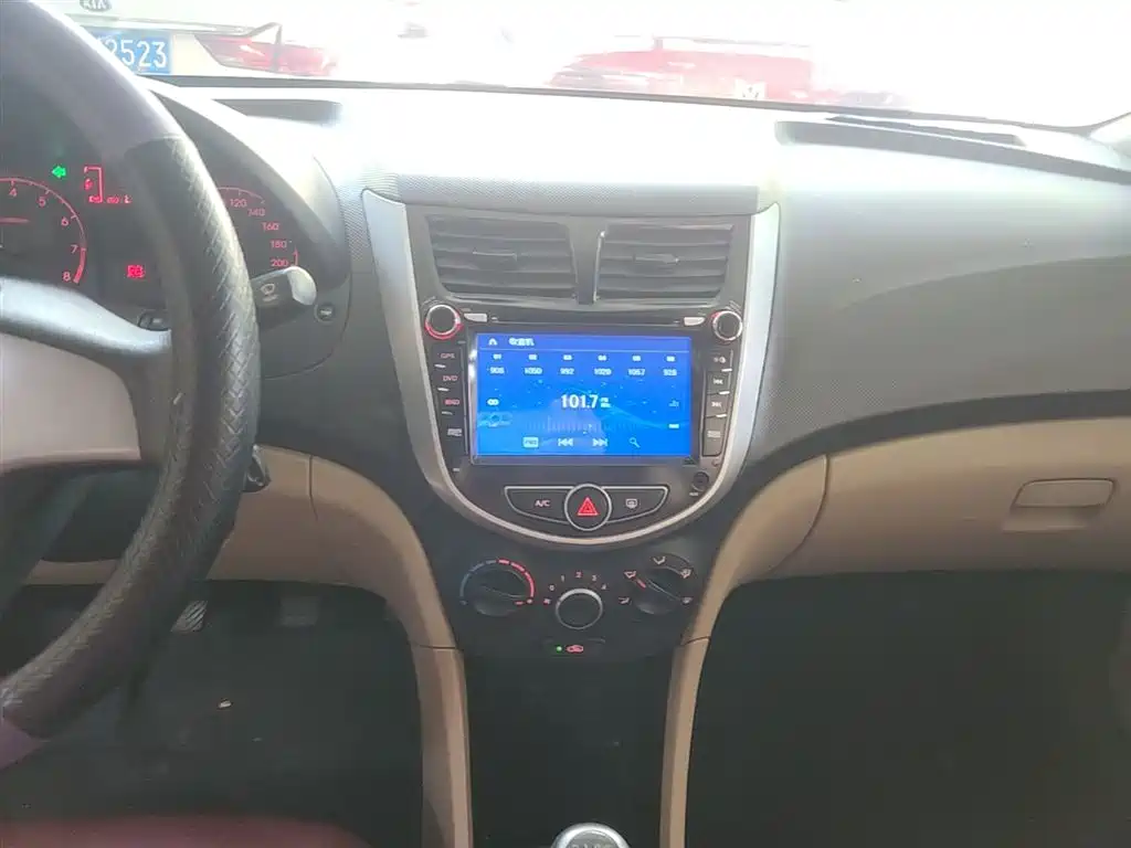 Hyundai Verna 2014 1.4L Manual Smart GLS фото 13