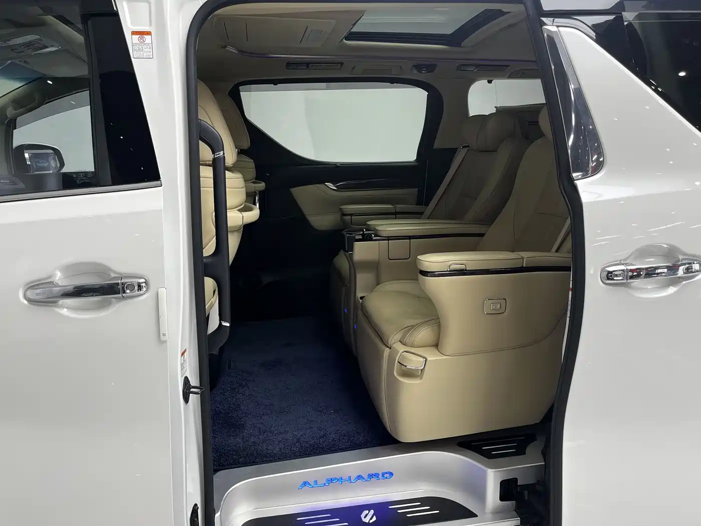 Toyota Alphard 2018 Facelift 3.5L Premium Edition фото 8