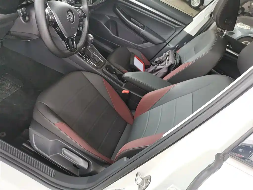 VOLKSWAGEN BORA