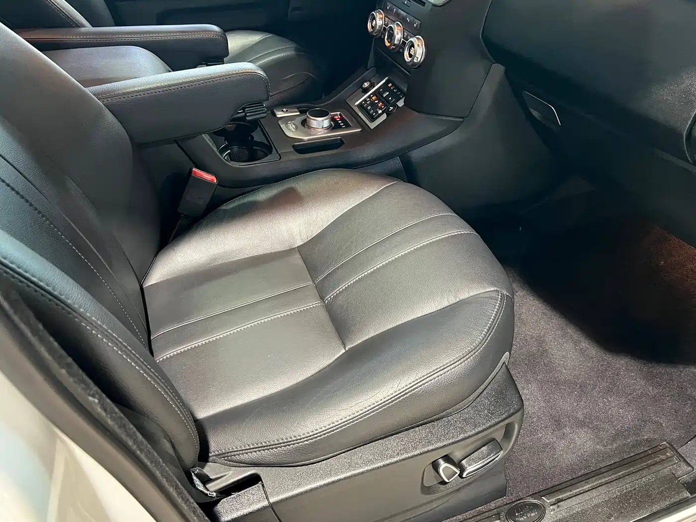 Land Rover Discovery 2016 3.0 SC Gloss Black Collector's Edition HSE фото 23